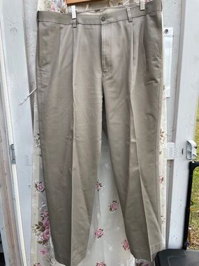 Savane Men’s Pleated Dress Pants in Khaki
